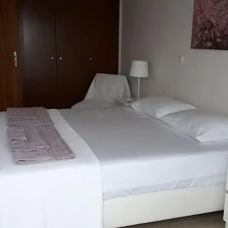 George & Elpis House Apartment *